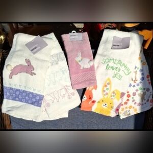 NWT Easter Bunny Kitchen Towels And Tip Towel
